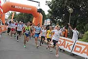 Start b2run 2012 um 19.30 Uhr (©Foto: MartiN Schmitz)